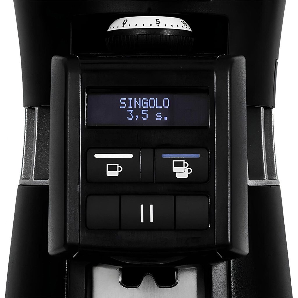 کمپانی ایتالیایی رنچیلیو (Rancilio) در سال 1927 تأسیس گردید و با بیش از 90 سال سابقه در ساخت و تولید دستگاه‌های اسپرسو و آسیاب قهوه، یکی از برندهای نام‌آشنا در صنعت قهوه تخصصی است. رنچیلیو با به کارگیری فناوری روز و طراحی‌های مدرن، هر ساله بیش از 40 هزار دستگاه اسپرسو را به 115 کشور صادر می‌کند. گروه رنچیلیو شامل 4 برند Rancilio، Rancilio Specialty، EGRO و PROMAC است و با 7 شعبه در سراسر دنیا یکی از تولیدکنندگان پیشرو در ساخت دستگاه‌های اسپرسوی اتوماتیک، نیمه اتوماتیک و خانگی محسوب می‌گردد.