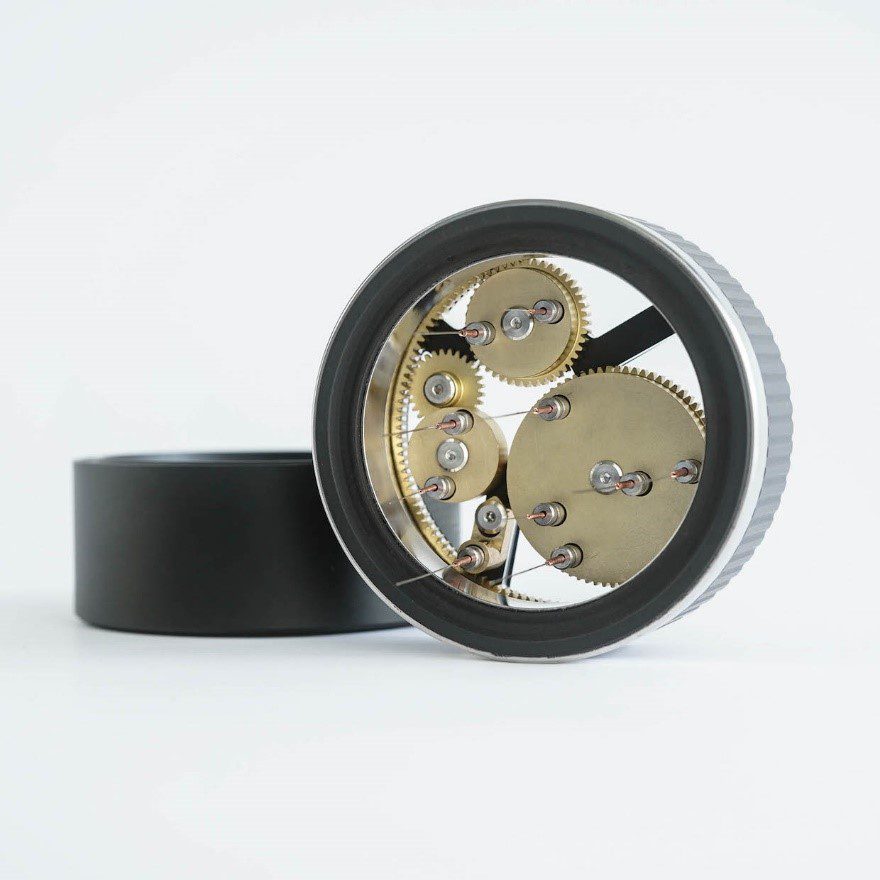 Moonraker Ultra با چرخ‌دنده‌های برنجی