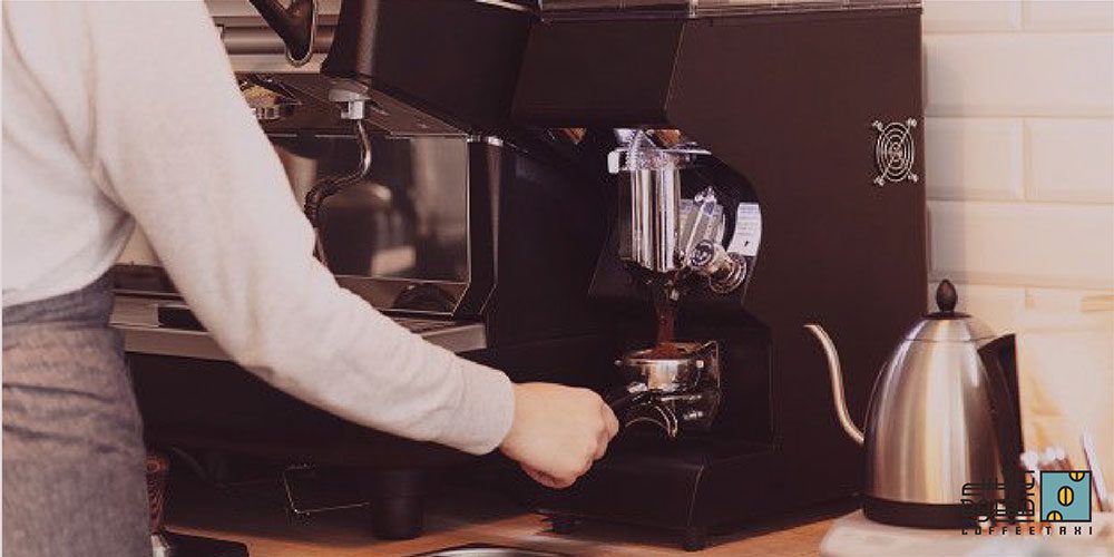 مرحله 3 تهیه اسپرسو آسیاب و مقدار