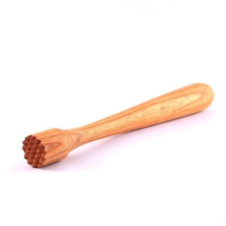 مادلر چوبی کلاسیک برای خردکردن و له کردن مواد تشکیل دهنده نوشیدنی و کوکتل استفاده می‌شود.